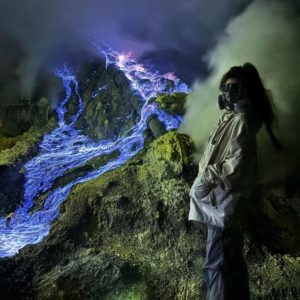 Kawah-Ijen-blue-fire-2-explore-east-java-travelmalangid.jpg